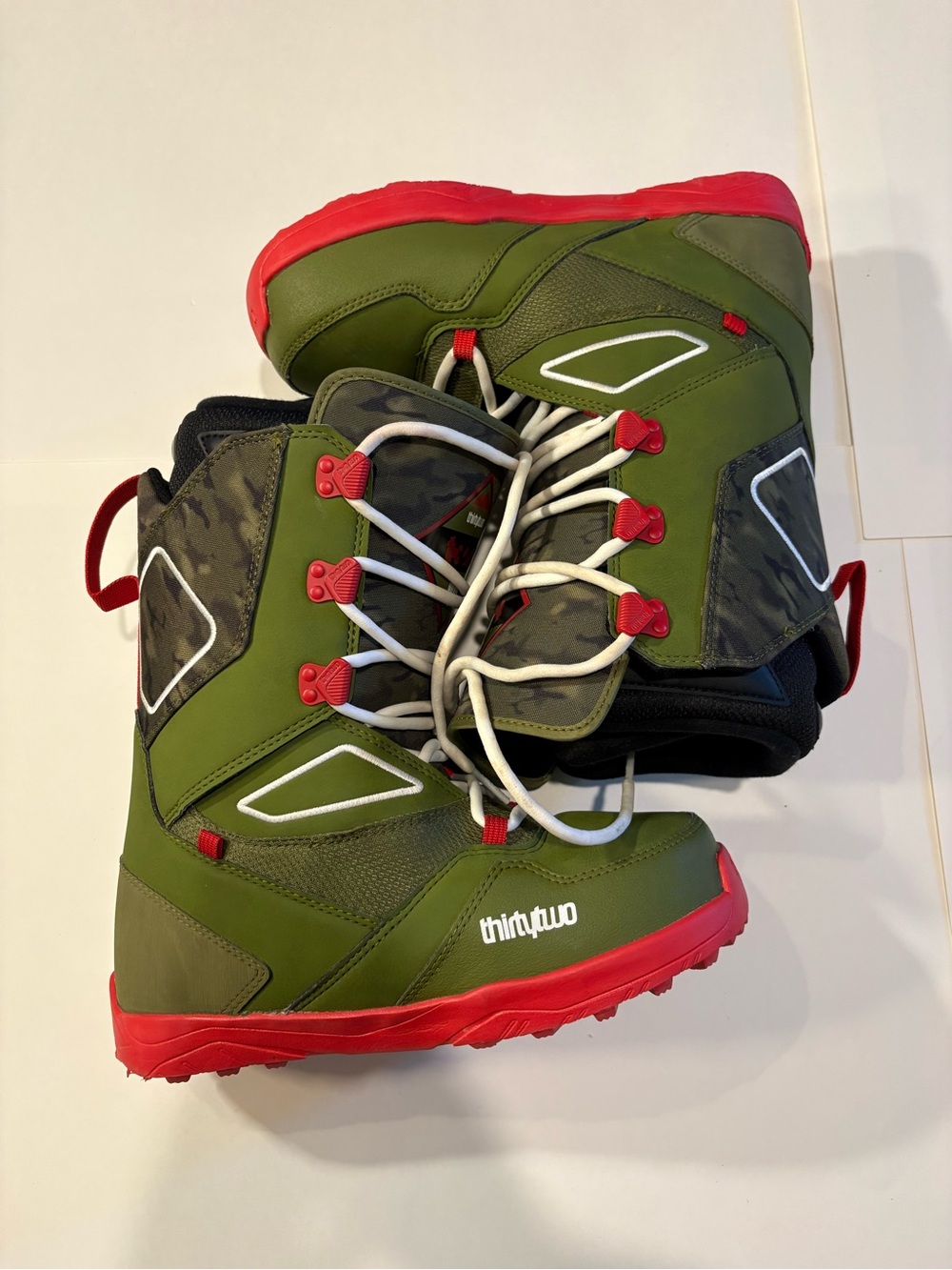 ThirtyTwo JP Walker Light Snowboard Boots Men’s Size 9 green and orange